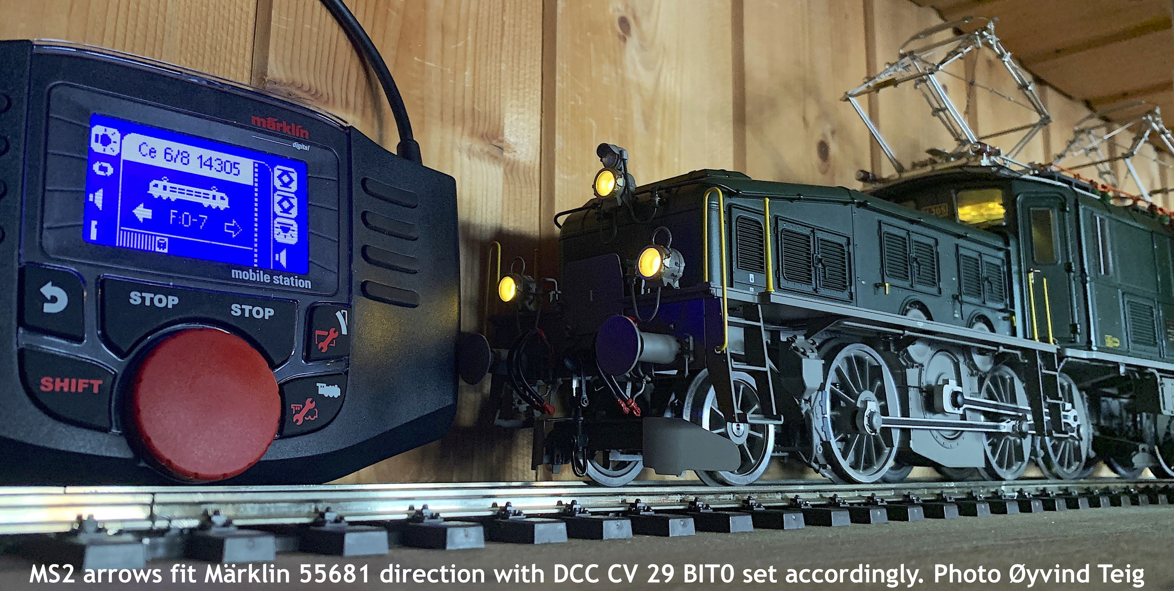 MS2 arrows fit Märklin 55681 direction with DCC CV 29 BIT0 set accordingly. Photo Øyvind Teig MS2 arrows fit Märklin 55681 direction with DCC CV 29 BIT0 set accordingly. Photo Øyvind Teig